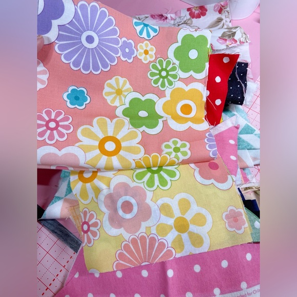 Lot of Designer Fabric Scraps for Quilting & Sewing Projects, Crafts Almost 2lbs - Picture 7 of 11
